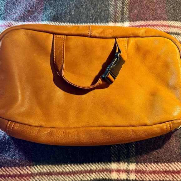 REDHEAD Men’s Soft Zip-around Caramel Colored Leather Toiletry Bag - Pre-owned - Picture 1 of 15